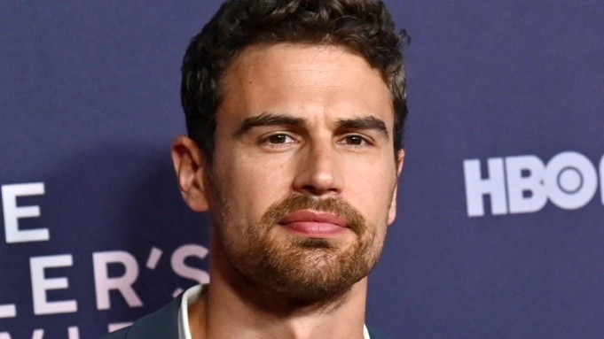 Theo James Set To Lead Guy Ritchie’s mobile365 TV Series ‘The Gentlemen’